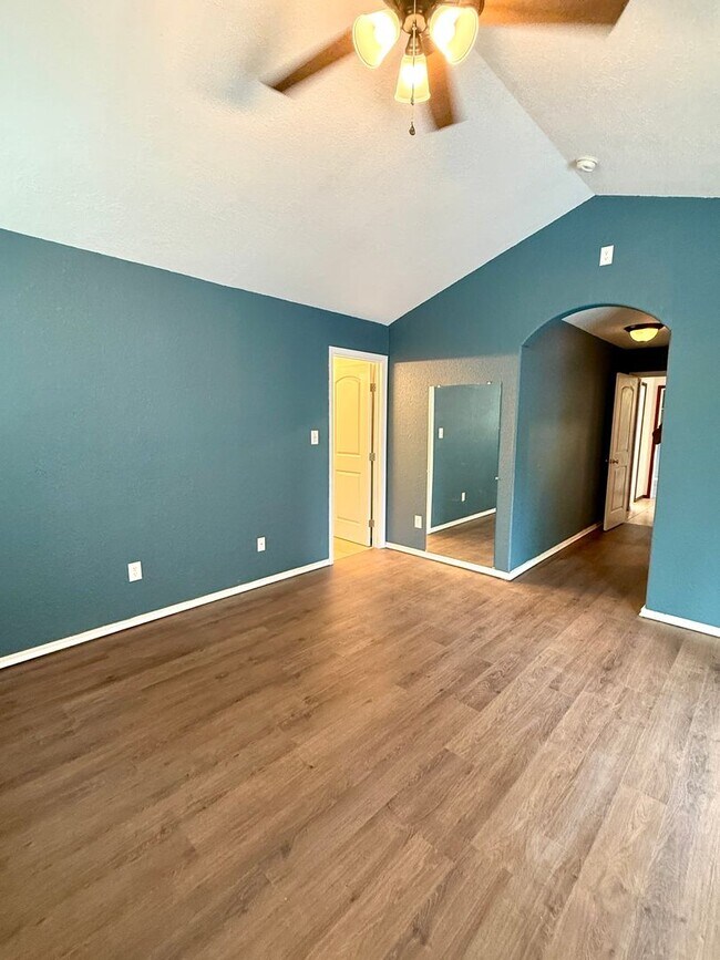 Building Photo - Beautiful 3 bedroom 2 bath house!