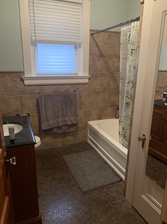 Tile Bathroom - 1707 Bruce Ave