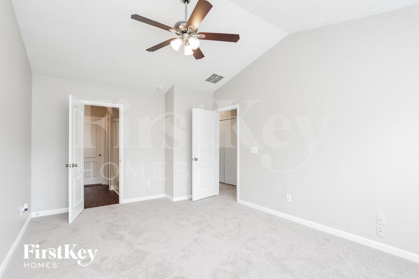 Building Photo - 5521 Scenic Brook Ln