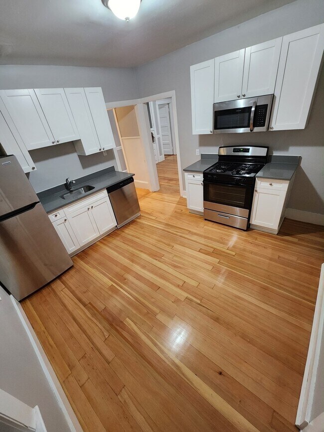 Building Photo - 38 Bellevue St