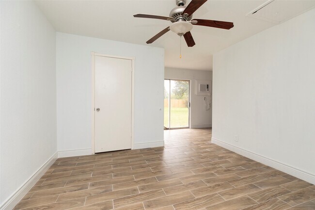 Building Photo - 2706 Stetson Ln