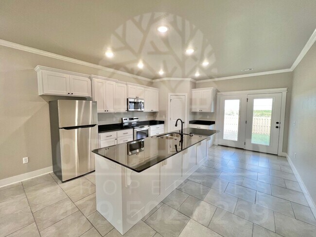 Building Photo - 528 Bradford Dr