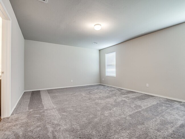 Building Photo - 629 W Lola Dr