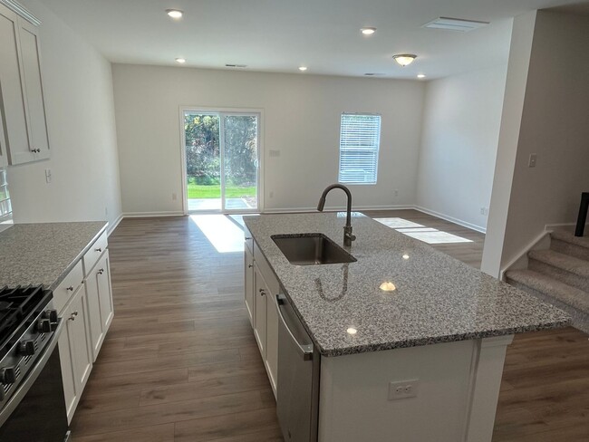 Building Photo - Brand New Townhome in Concord