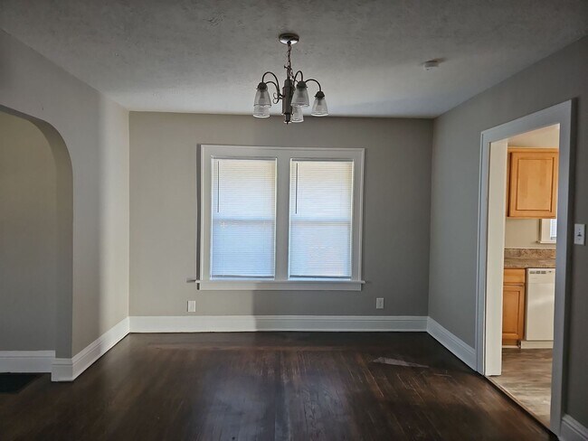 Building Photo - **$1000 Deposit Special** 4539 Mayhew Ave ...