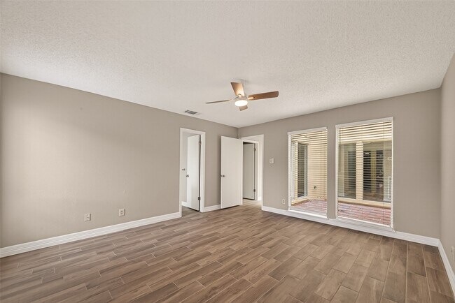 Building Photo - 15915 Dunmoor Dr