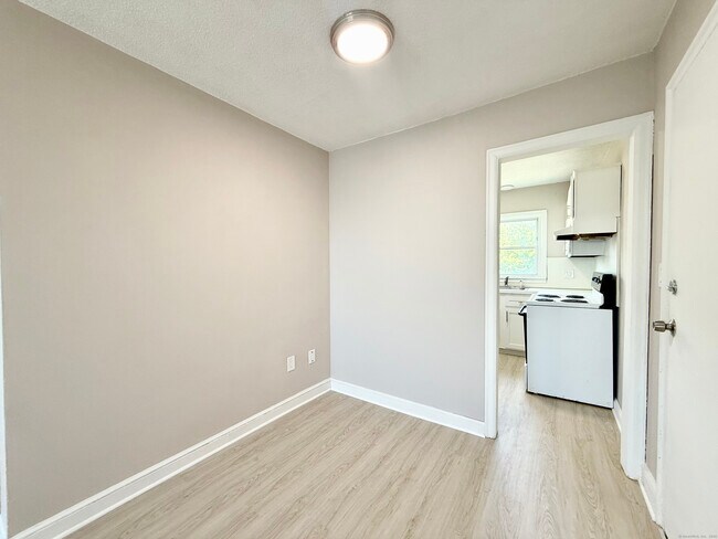 Building Photo - 208 Point Beach Dr