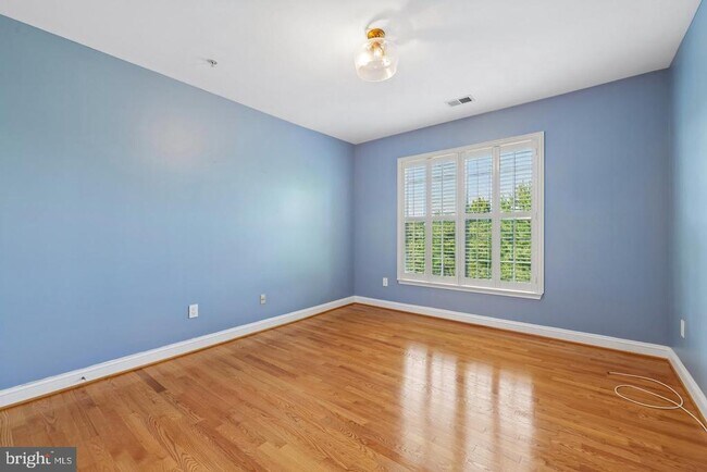 Building Photo - 5910 Great Star Dr
