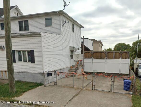 Primary Photo - 140 Burke Ave