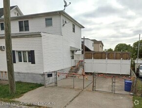 Building Photo - 140 Burke Ave
