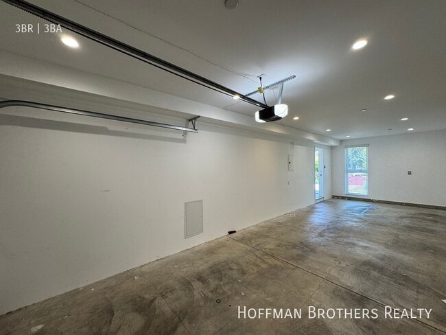 Building Photo - 660 Mariposa Ave