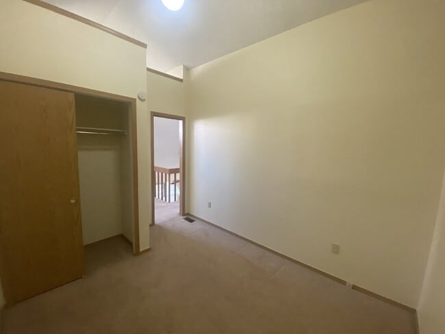 Building Photo - Charming Condo with a Loft!