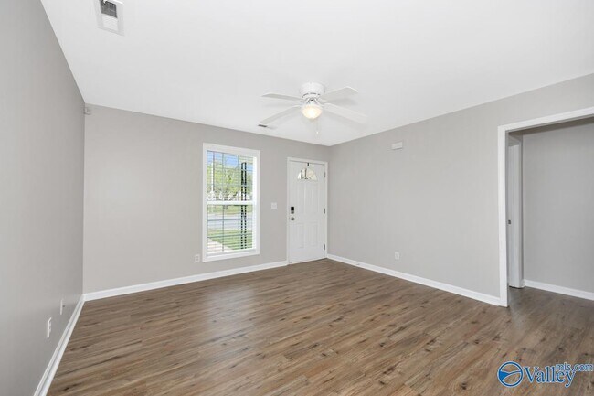 Building Photo - 800 Linwood Dr NW