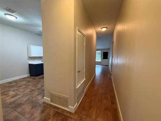 Building Photo - 1100 Alexandria Dr