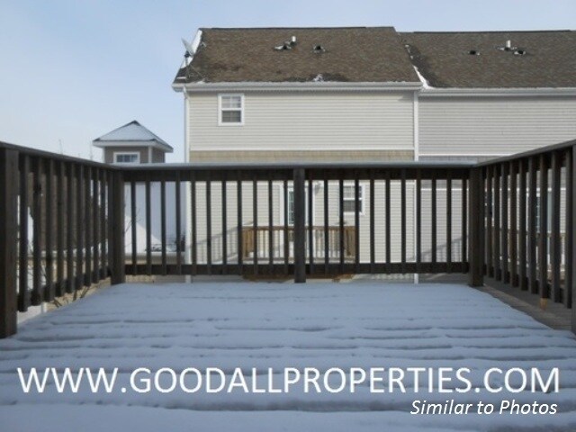 Building Photo - 2 Bedroom, 2.5 Bath Townhome in Urbandale with 2-Car Attached Garage