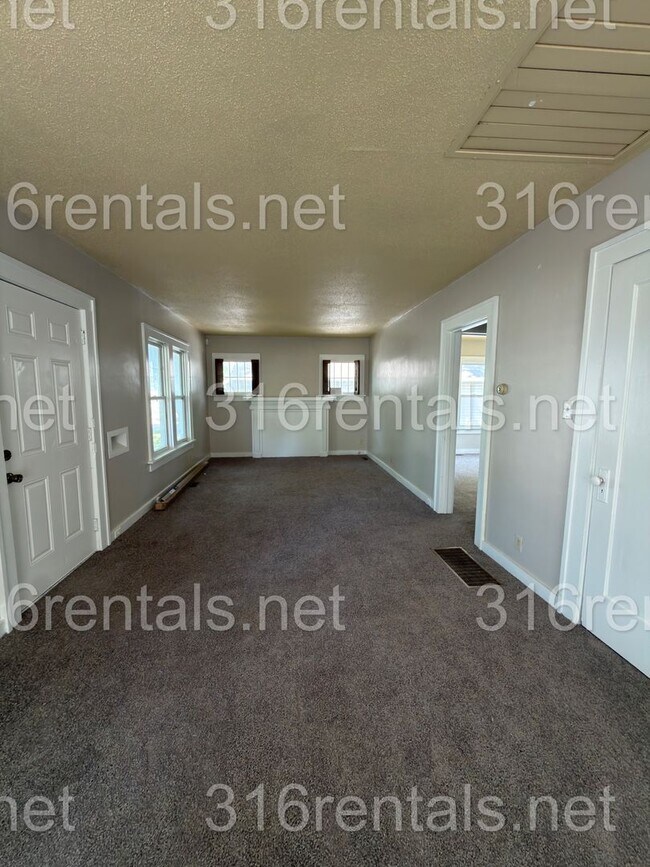 Building Photo - Two bed one bath available NOW!