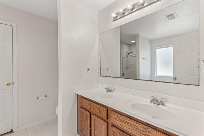 Building Photo - 2911 Katy Briar Ln