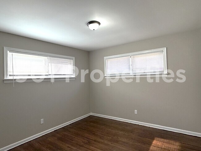 Building Photo - 1831 Myrna Ln