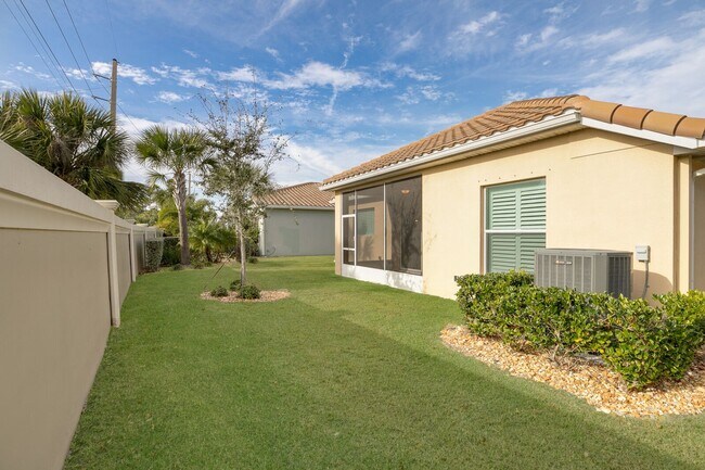 Building Photo - Luxury Living At An Affordable Price