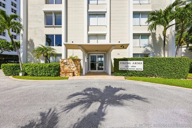 Building Photo - 1601 S Flagler Dr