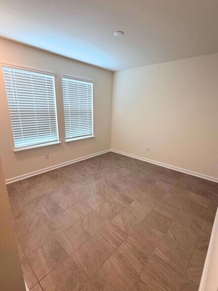 Building Photo - 65 Signet Cir