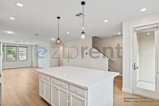Building Photo - 31 Catania Common