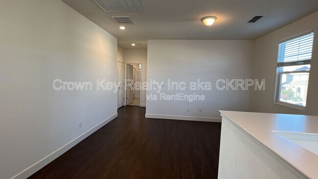 Building Photo - 448 Albertina Ave