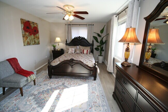 Building Photo - 1271 Bonnie Ln