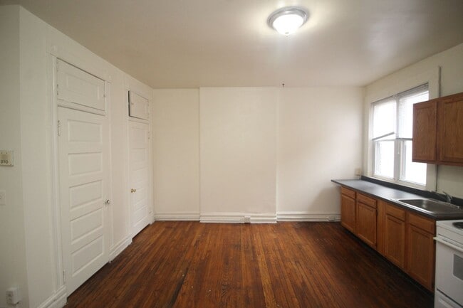 Building Photo - 2630 N Charles St