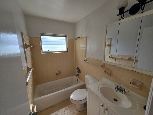 Building Photo - Charming 2 bed 1 bath garage apartment in the heart of down town Orlando