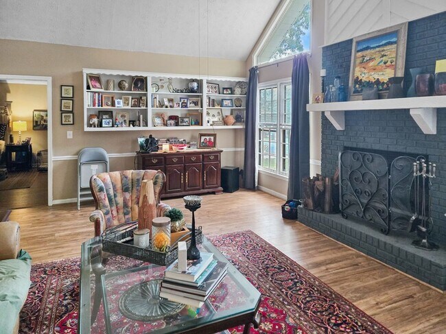 Building Photo - 2104 Pleasant View Ct SW