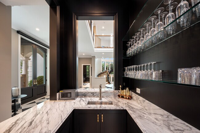 Building Photo - 517 N Camden Dr