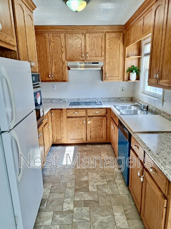 Building Photo - 3533 Furman Dr