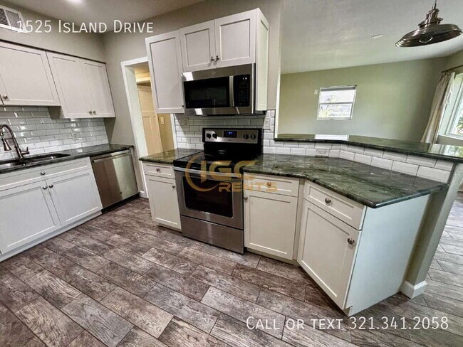 Building Photo - 1525 Island Dr