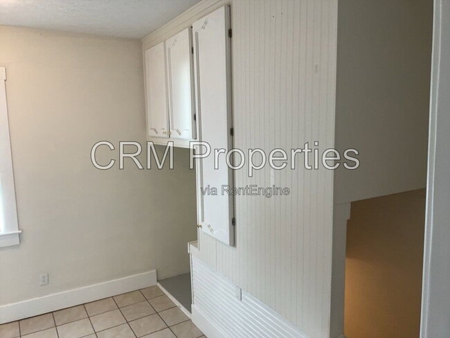Building Photo - 837 S Armstrong St