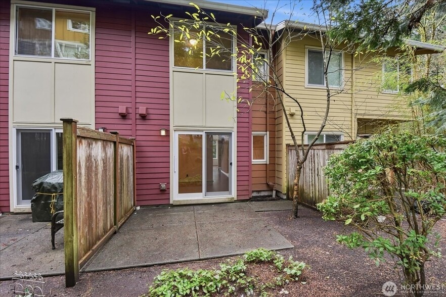 Outdoor Patio - 63 Cougar Ridge Rd NW