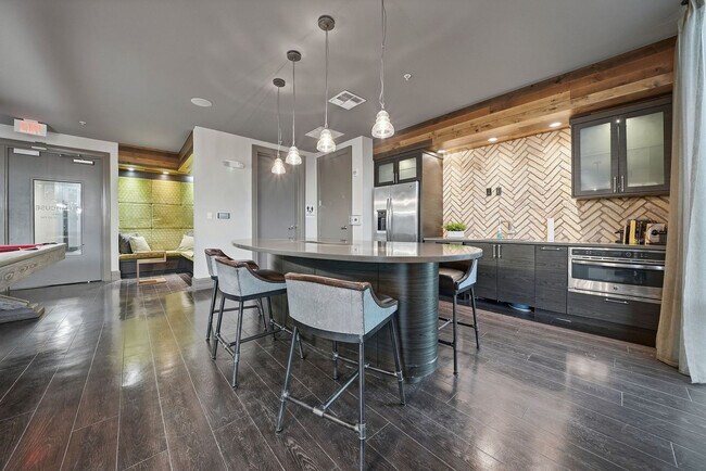 Building Photo - 1702 W Cleveland St