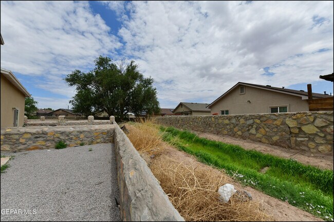 Building Photo - 808 HC Gilbert Minjares Dr