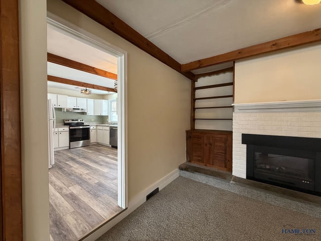 Building Photo - 4332 E Lake Rd