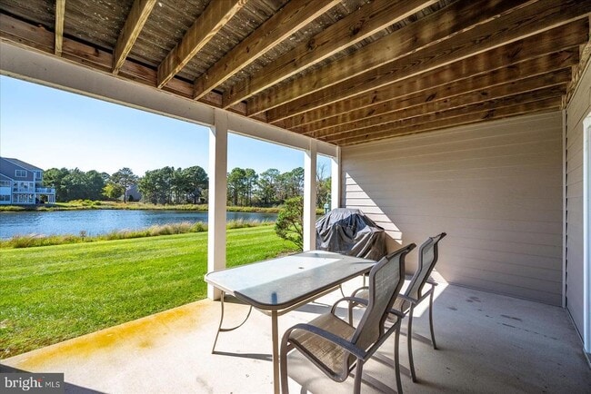 Building Photo - 38259 Lake Dr