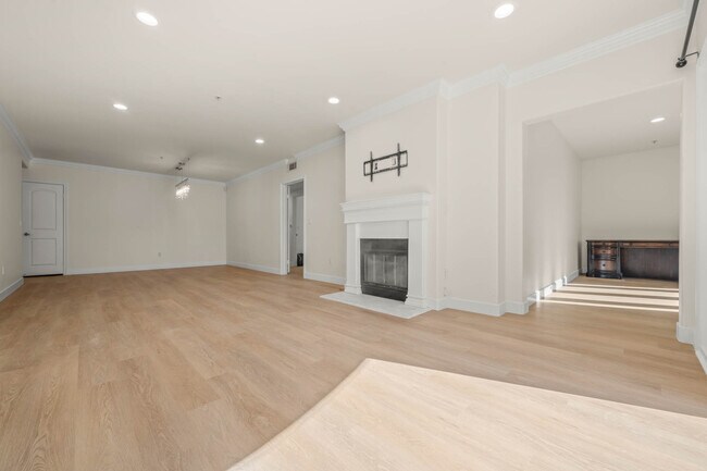 Building Photo - 8541 Alcott St