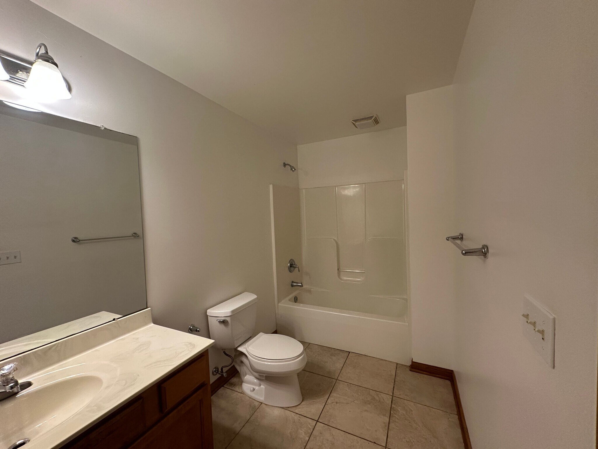 Full Bathroom 1 located off of Bedroom 1 - 2721 Blossom Ave