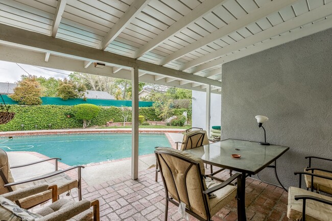 Building Photo - Spacious 3BR / 2BA Single-Story Pool Home in Granada Hills