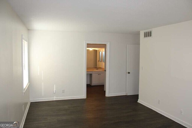 Building Photo - 146 Rue Fontaine