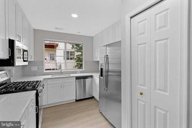 Building Photo - 21850 Locomotive Terrace