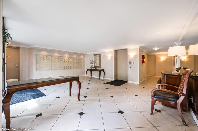 Building Photo - 11645 Montana Ave