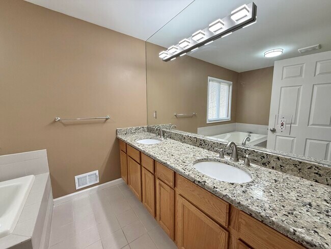 Building Photo - 2636 Shefman Terrace