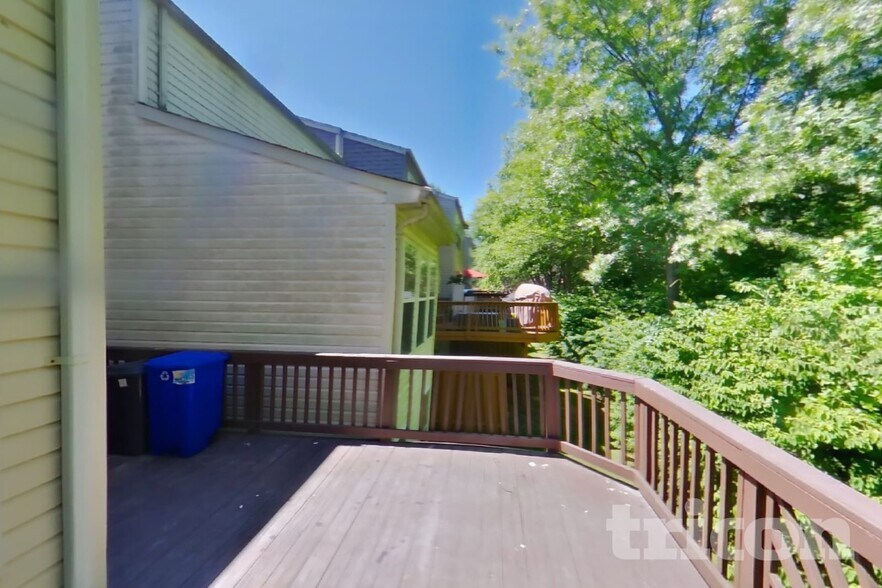 Building Photo - 9845 Bayline Cir