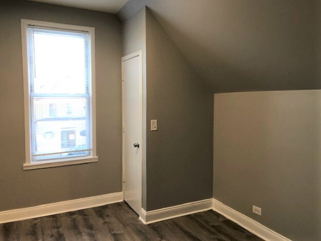 Building Photo - 1415 E 75th St