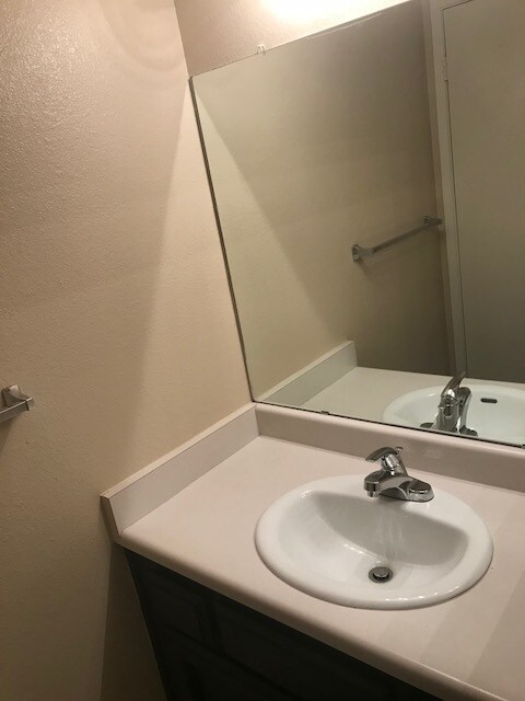 Building Photo - AJ-817